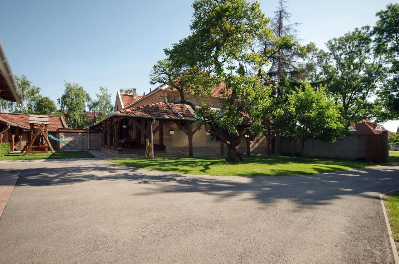 Villa Rusztika Gyula Kültér fotó