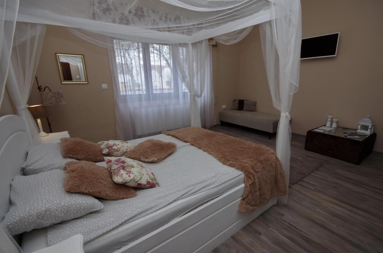 Villa Rusztika Gyula Kültér fotó